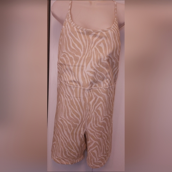 Old Navy Active Powerchill Beige Zebra Print Racerback Bodysuit Romper Size XL - Picture 3 of 11